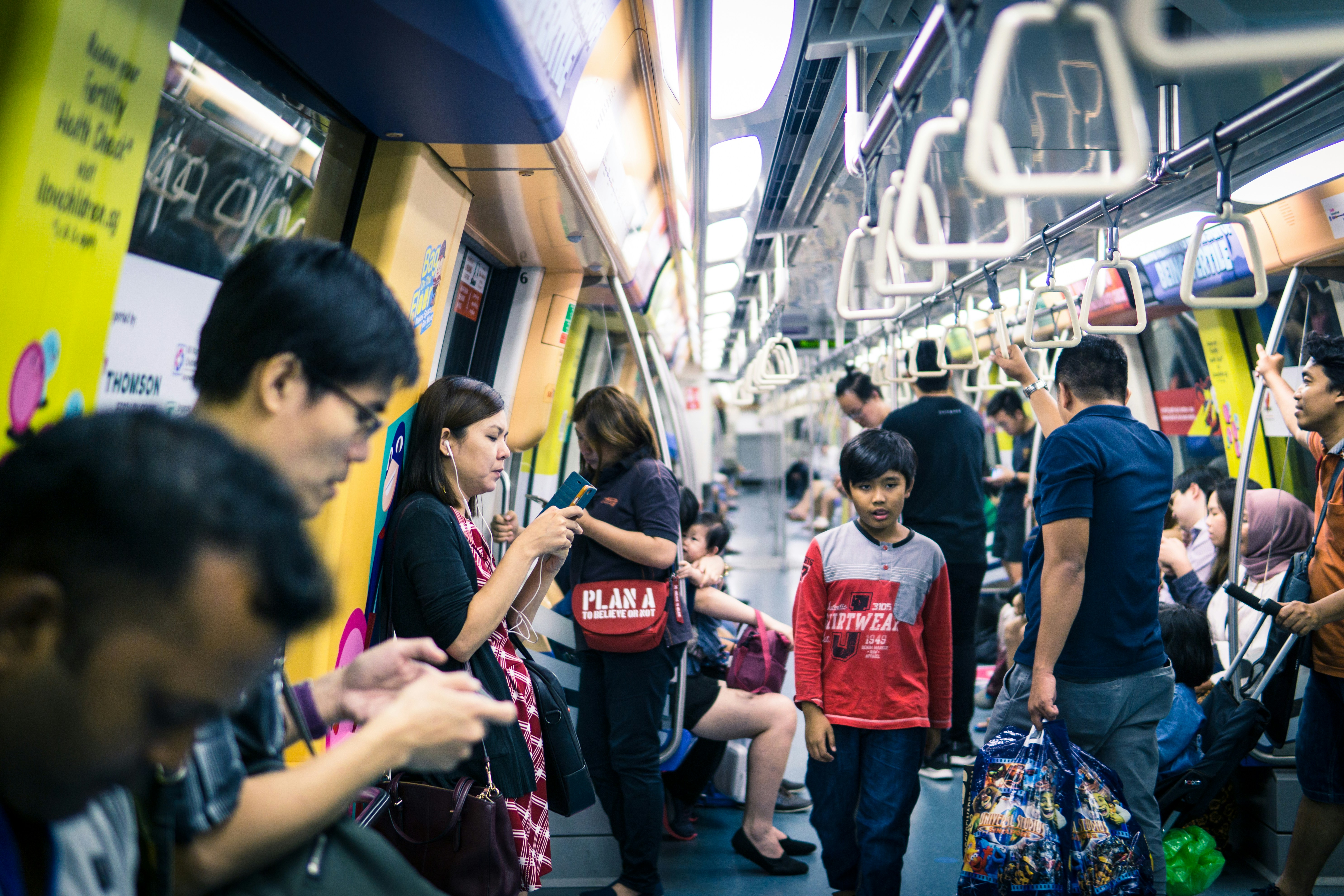 SMRT宣布：开斋节夜间地铁巴士服务延时