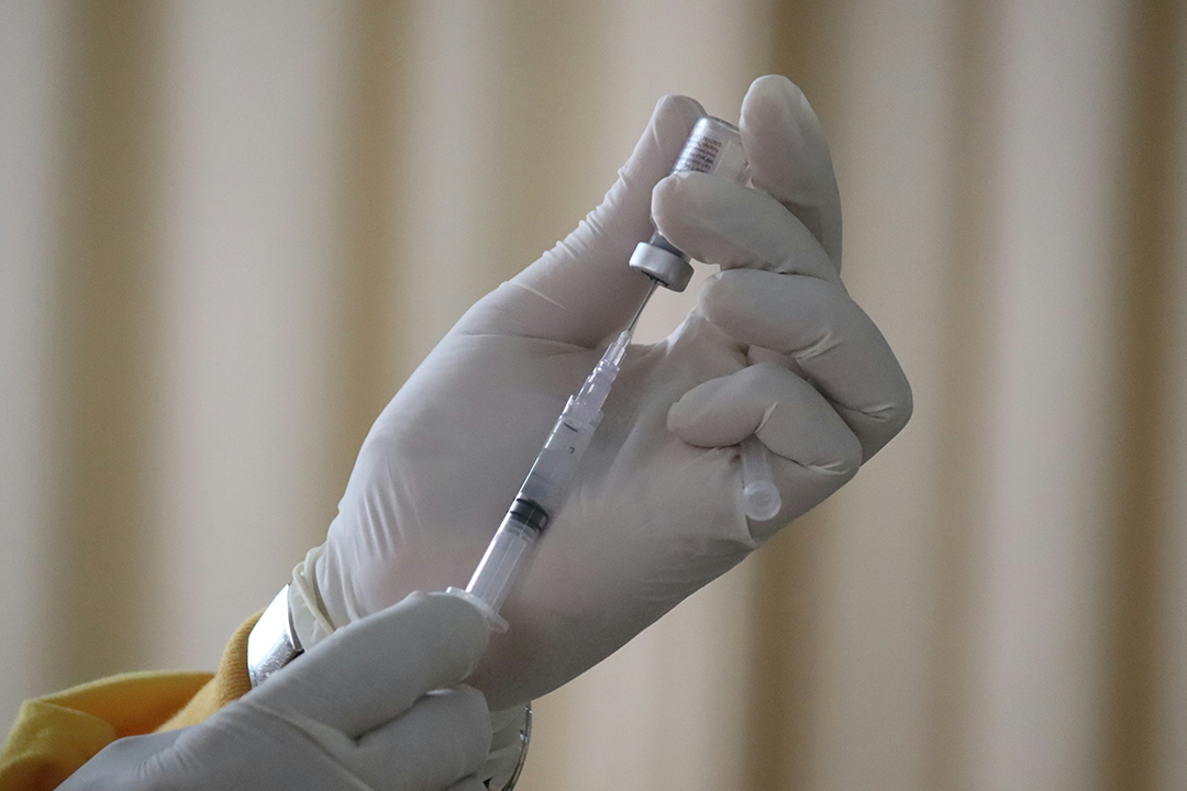 新加坡卫生部坚称：疫苗利大于弊，反对暂停接种